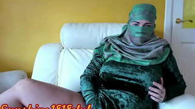 Arab girl in hijab burqa on webcam watch her sex live August