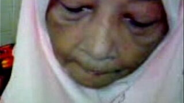 Malaysian Granny Gives a Blowjob