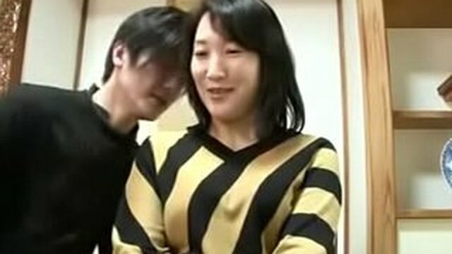 One-year-old Asian Japanese mom makes squirt and cum in the ass