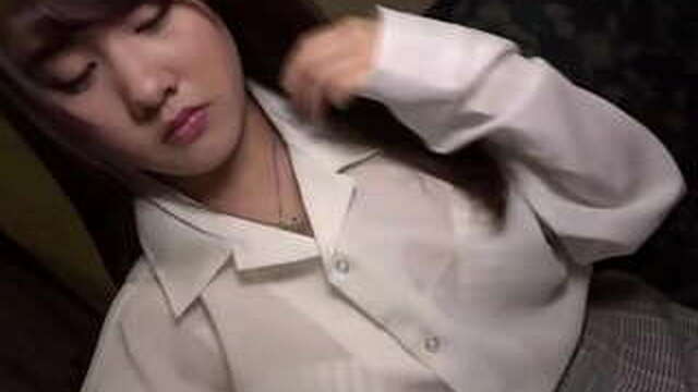 Reno is a classy college student I found in Harajuku, and while walking alone, she gave the impression of someone who likes to take and fuck without being saddled. See