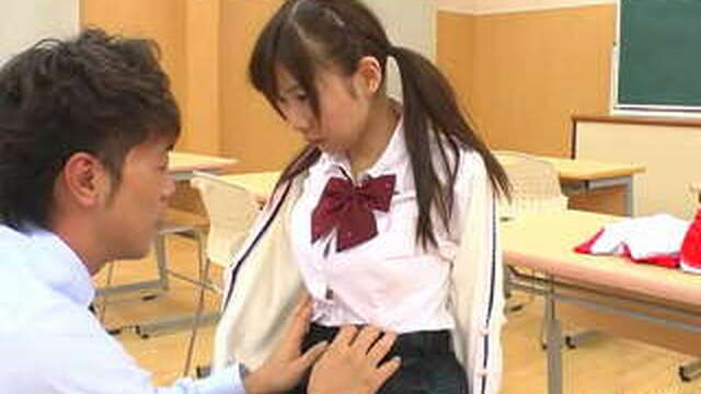 Japanese Hot Girls in Short Skirts 80