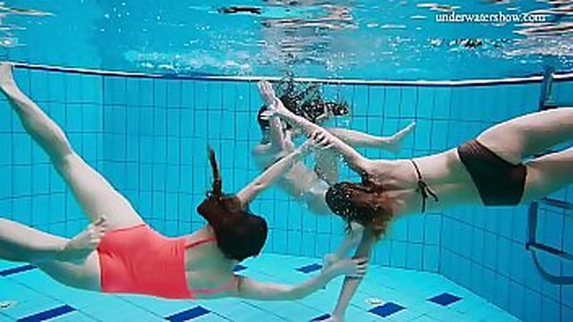 Lesbian threesome in the pool with tight pussies