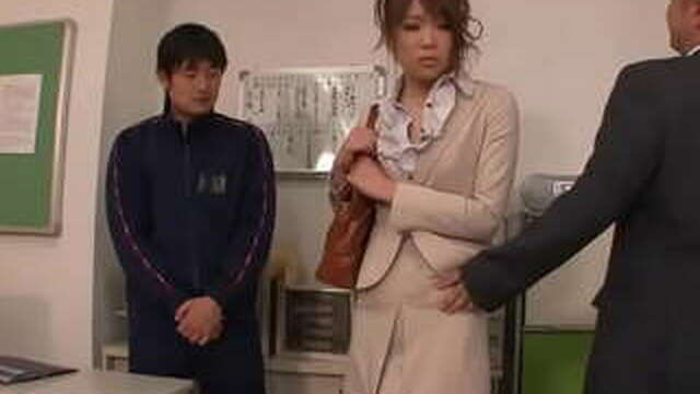 Teacher shows the boys her pussy lessons