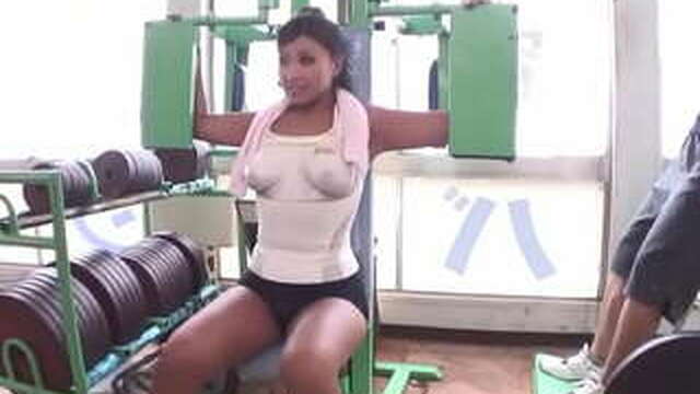 Fucking a hottie in the gym