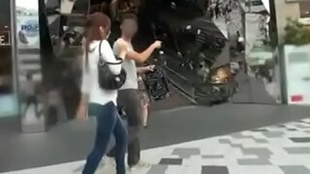 Japanese hottie convinces a guy to fuck in a hotel.