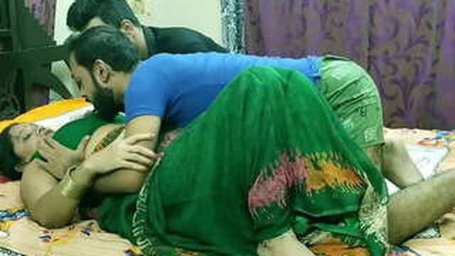 Hot Indian milf aunty fucks two !!! Nokrani se loves to play with dirty sound