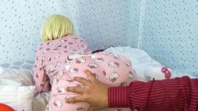 HD Sneaking into my stepdaughter's bedroom lying on her stomach To play with her asses, Young Kawaii Negro stepdaughter Msnovember Caresses her ass in pajamas from horny stepdad In a first-person crawl position Ebony Fauxcest by Sheisnovember