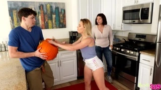 Trimmed pussy blondie Aubrey Sinclair spreads her legs to ride